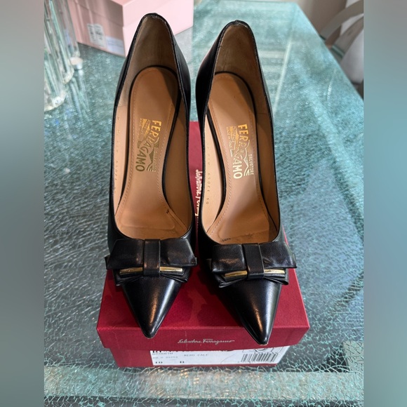 Salvatore Ferragamo Black Leather Women's Shoes 10B